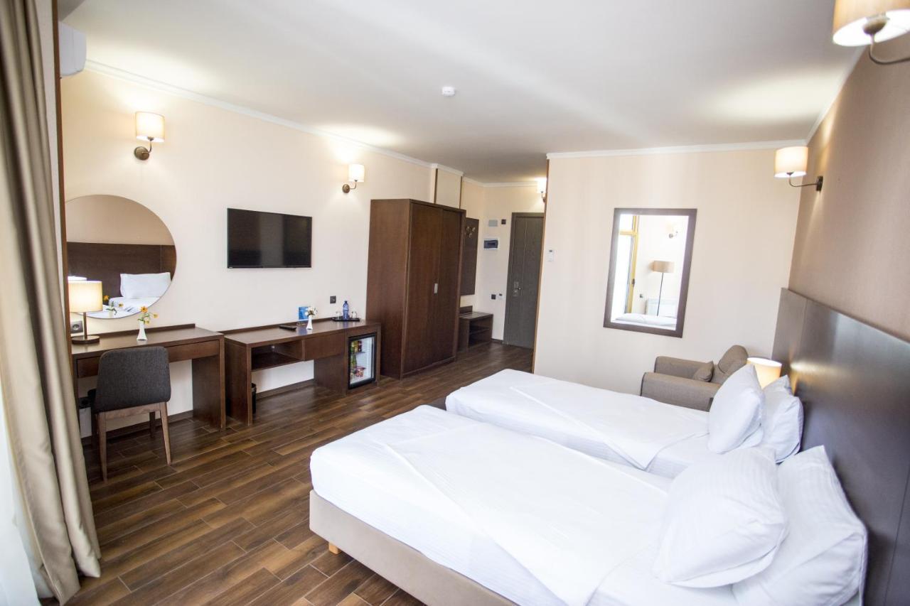 Hotel Corner Inn Batumi Eksteriør bilde