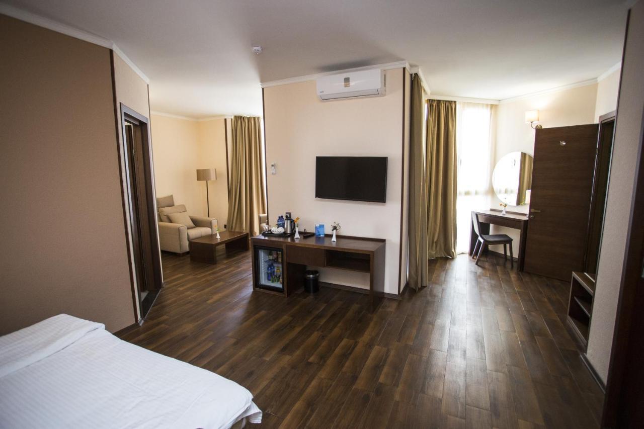Hotel Corner Inn Batumi Eksteriør bilde