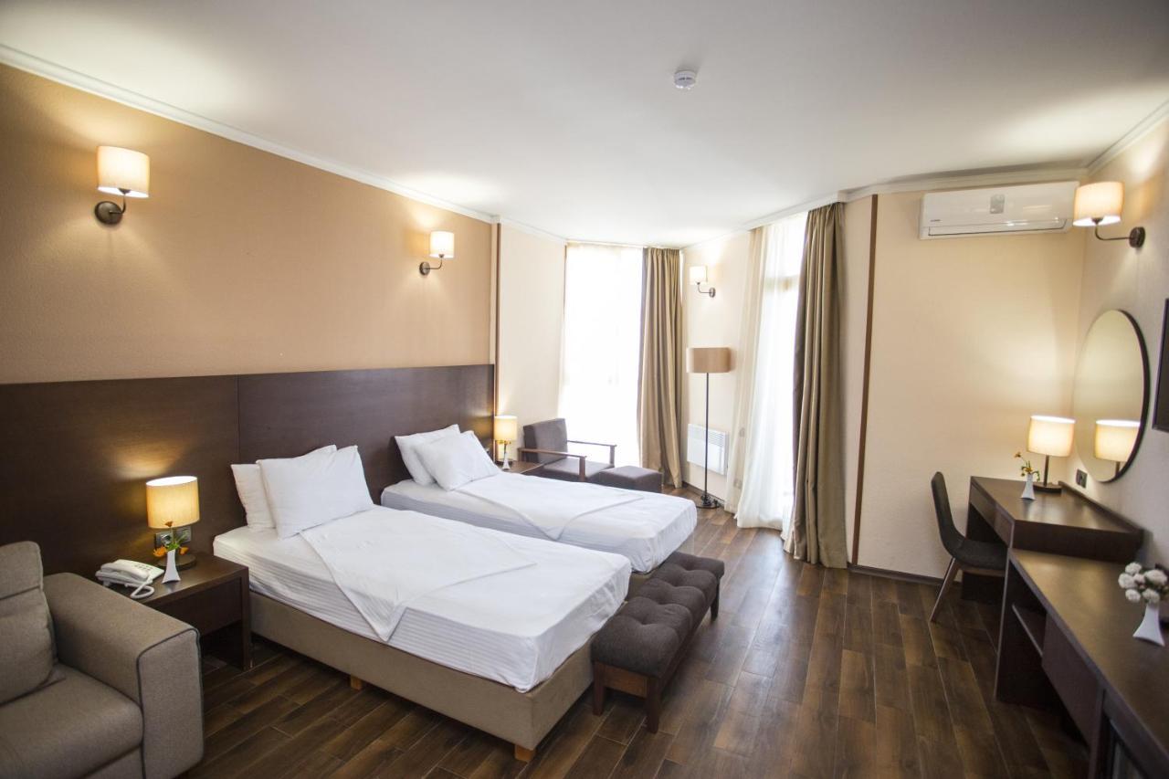Hotel Corner Inn Batumi Eksteriør bilde