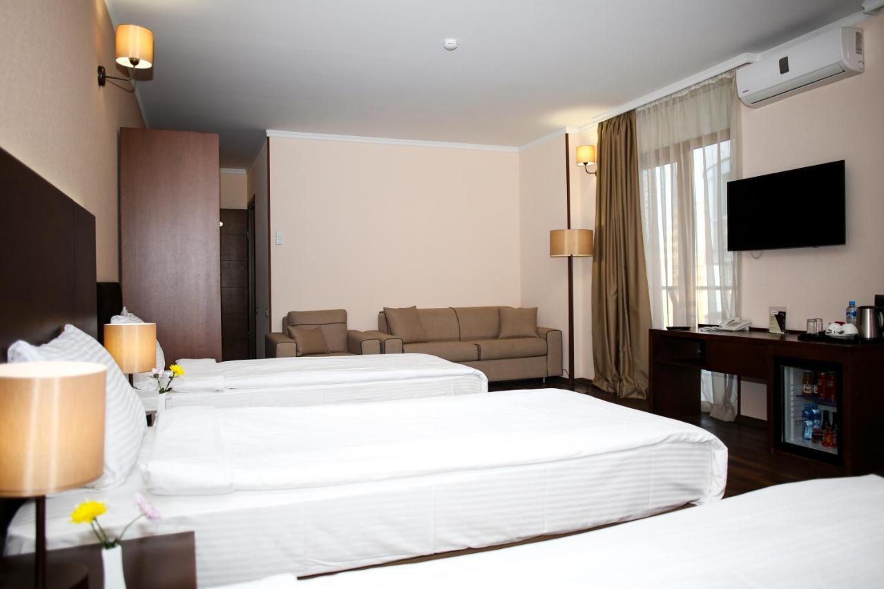 Hotel Corner Inn Batumi Eksteriør bilde