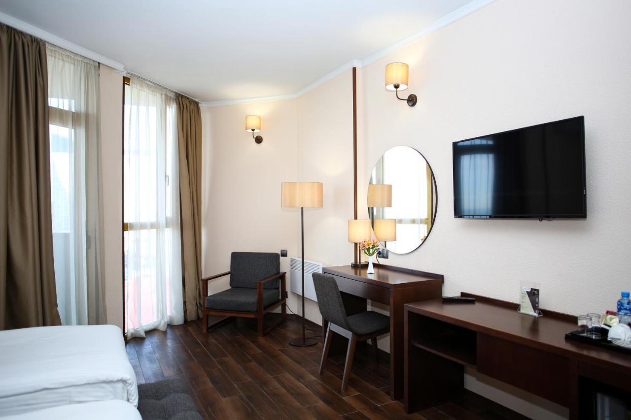 Hotel Corner Inn Batumi Eksteriør bilde