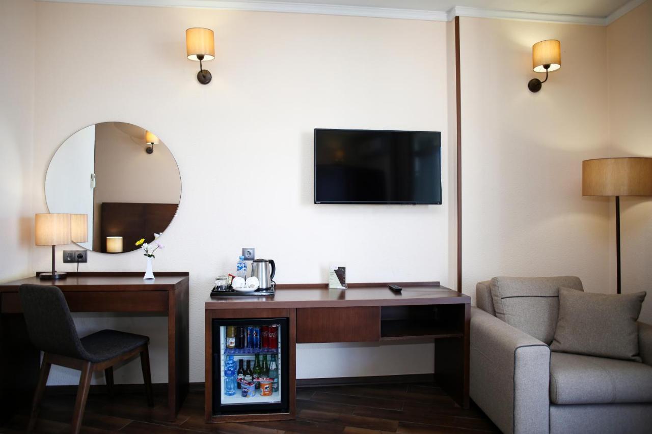 Hotel Corner Inn Batumi Eksteriør bilde