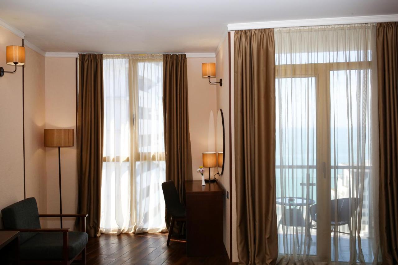Hotel Corner Inn Batumi Eksteriør bilde