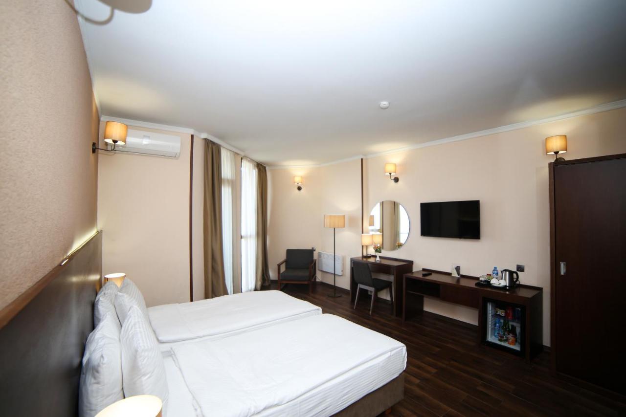 Hotel Corner Inn Batumi Eksteriør bilde