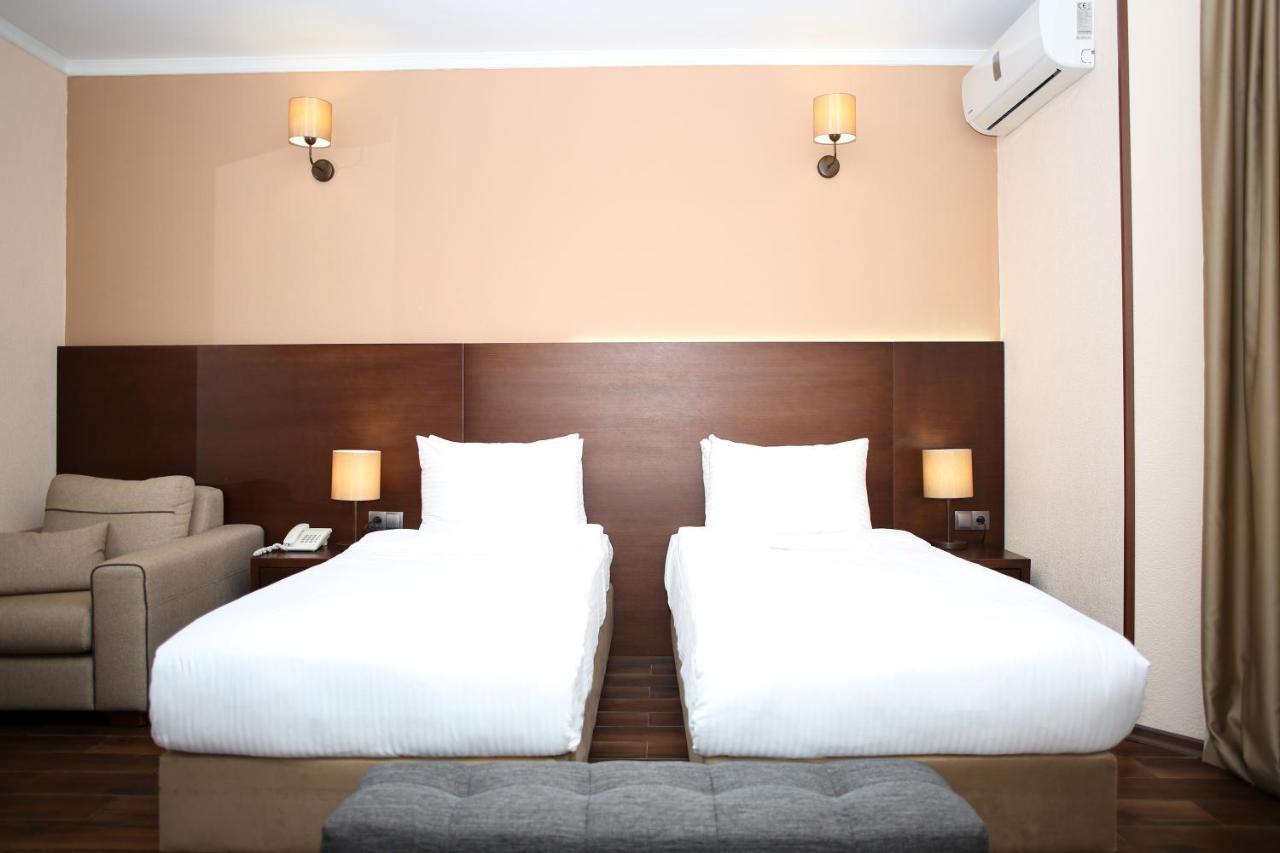 Hotel Corner Inn Batumi Eksteriør bilde