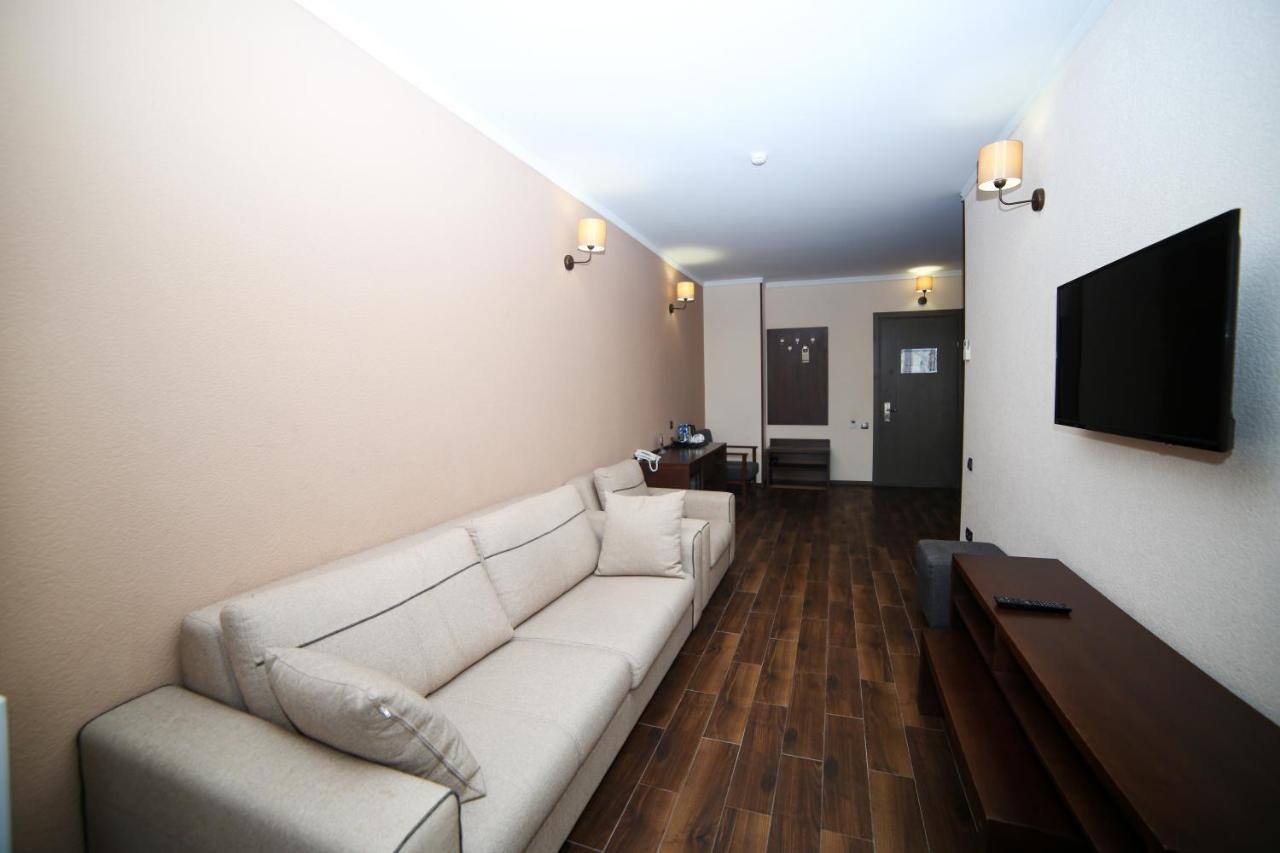 Hotel Corner Inn Batumi Eksteriør bilde