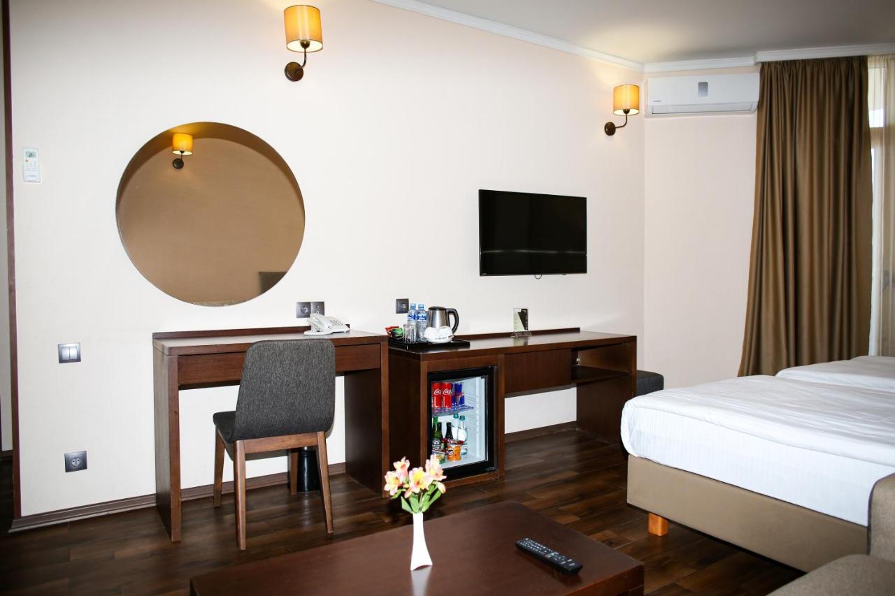 Hotel Corner Inn Batumi Eksteriør bilde