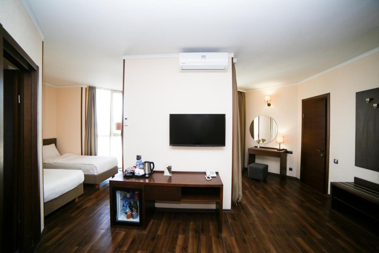 Hotel Corner Inn Batumi Eksteriør bilde
