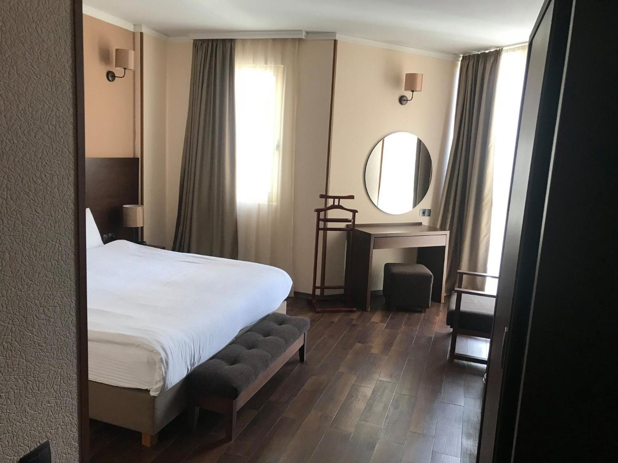 Hotel Corner Inn Batumi Eksteriør bilde