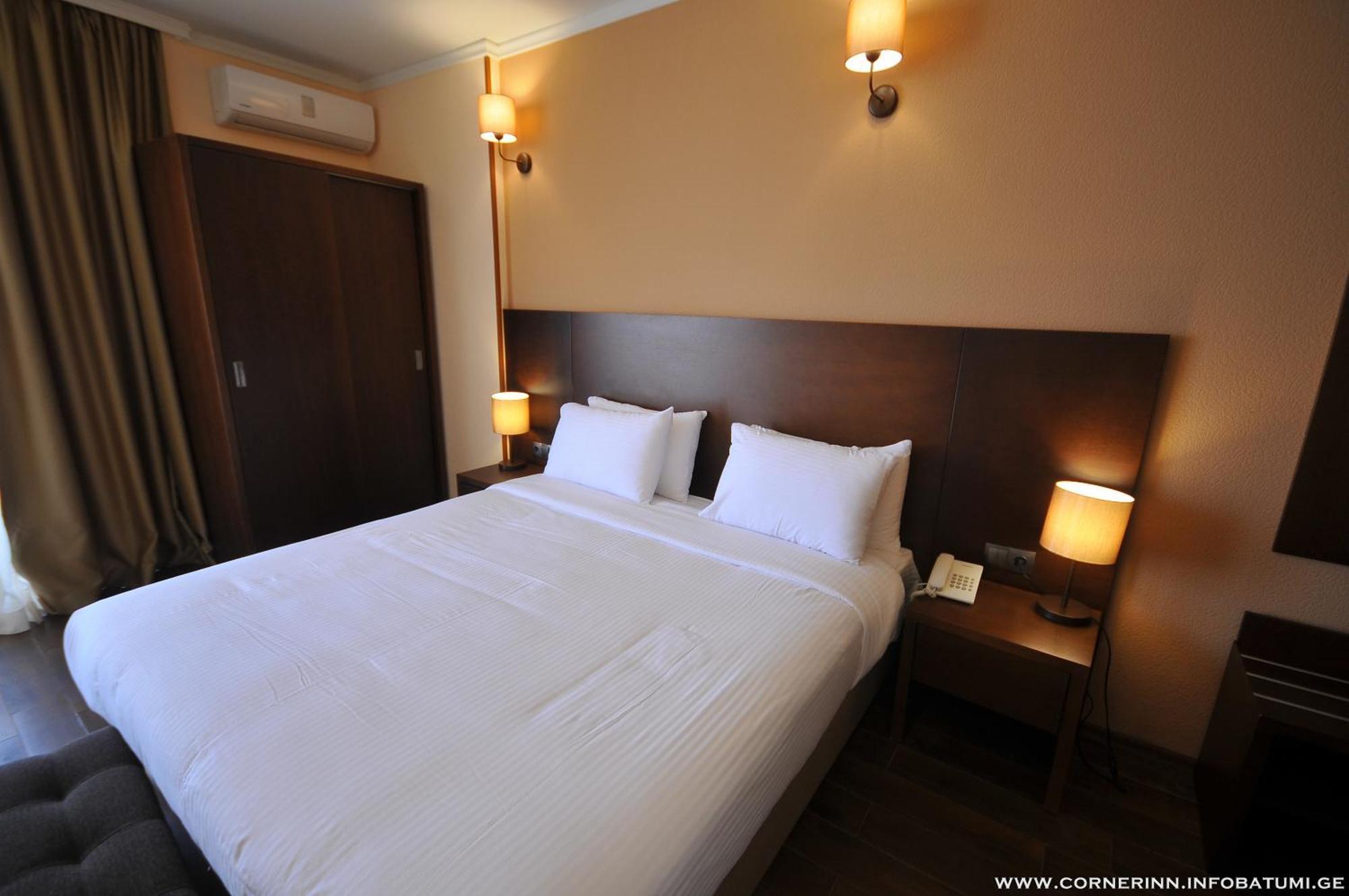 Hotel Corner Inn Batumi Eksteriør bilde