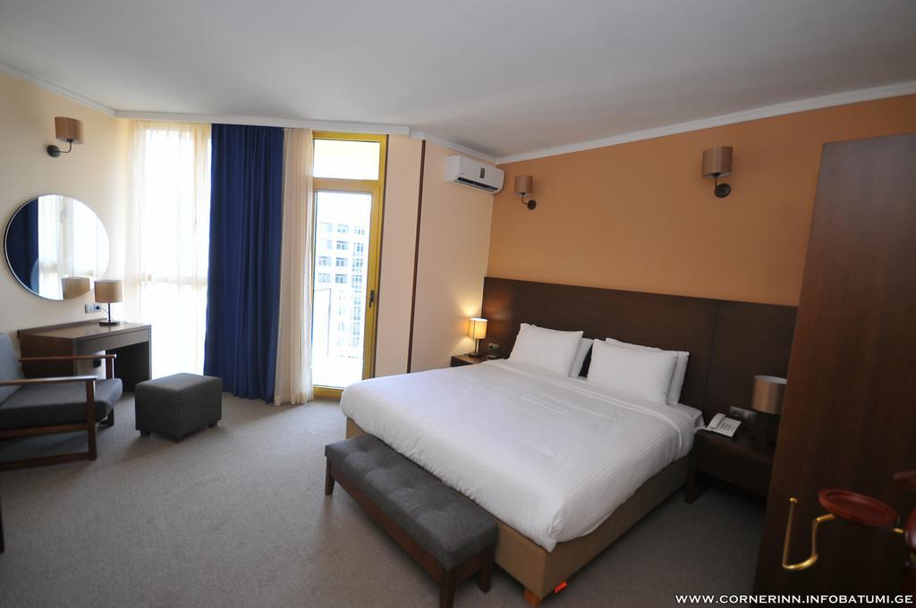 Hotel Corner Inn Batumi Eksteriør bilde