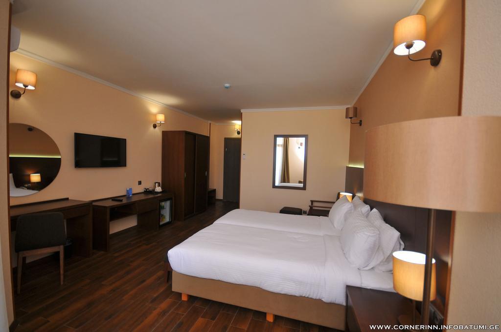 Hotel Corner Inn Batumi Eksteriør bilde