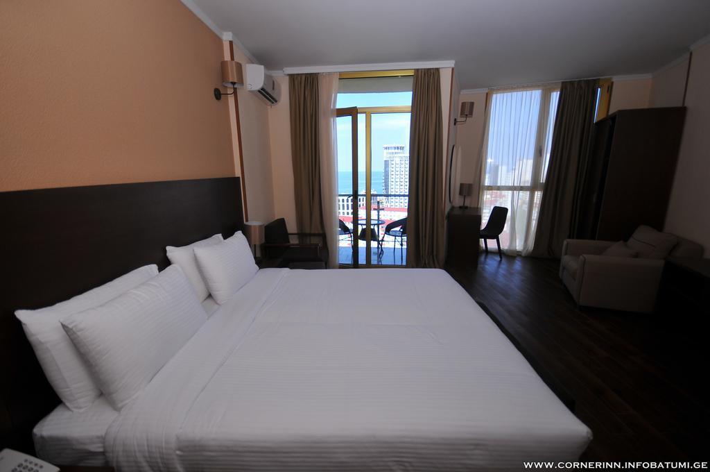 Hotel Corner Inn Batumi Eksteriør bilde
