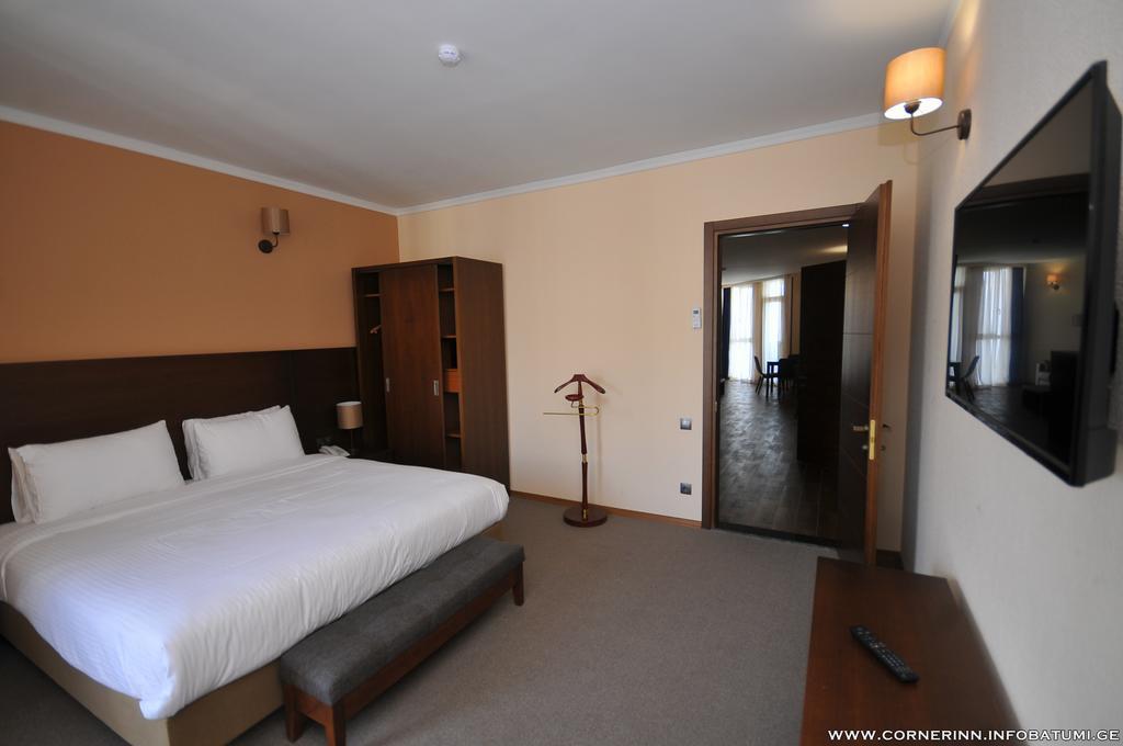 Hotel Corner Inn Batumi Eksteriør bilde