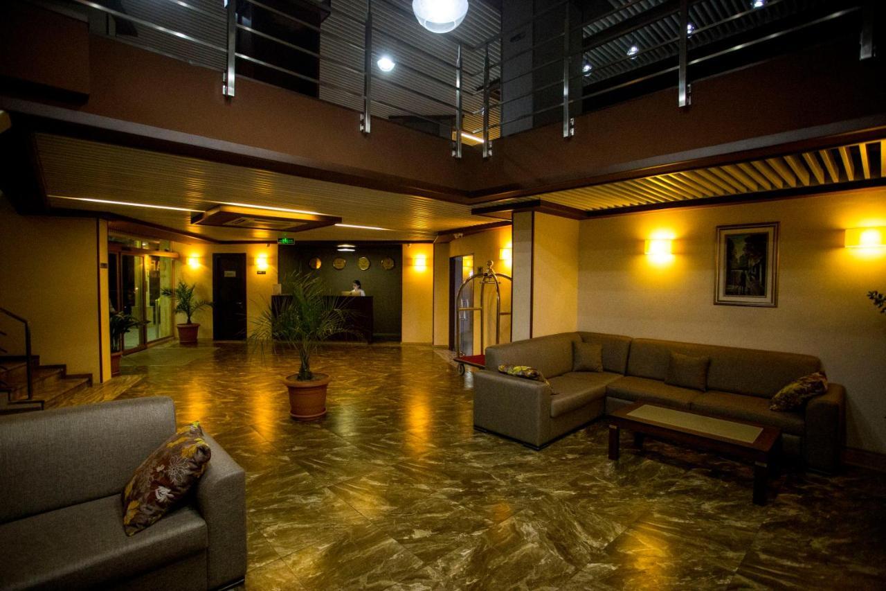 Hotel Corner Inn Batumi Eksteriør bilde